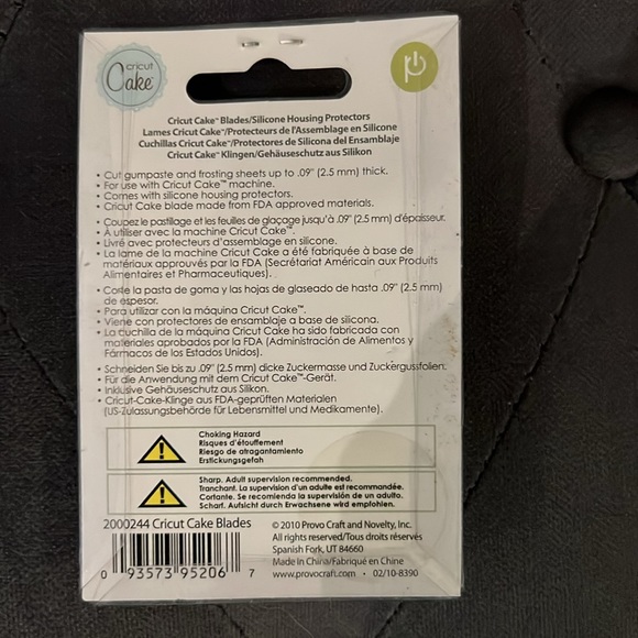 RETIRED Cricut CAKE BLADES 2 pk w/ Housing Protectors HARD-TO-FIND #2000244 - Picture 2 of 2